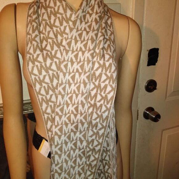 NWT Michael Kors scarf - Picture 2 of 6